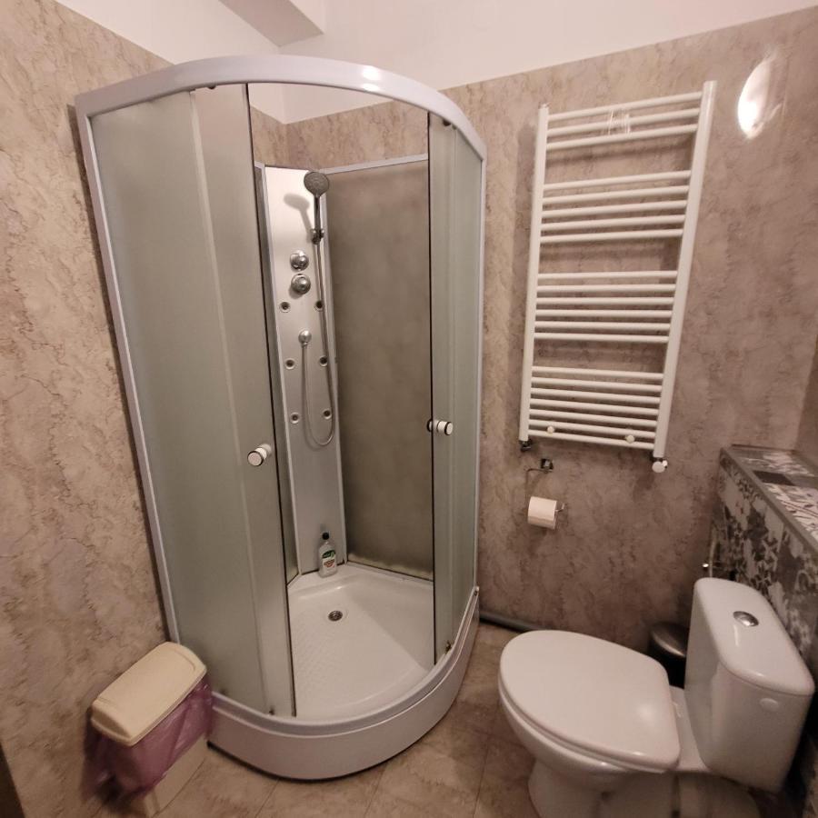 Anastasia Balcescu Apart 4 Self Check In Code From 2Pm Kitchen And Bedroom ブカレスト エクステリア 写真
