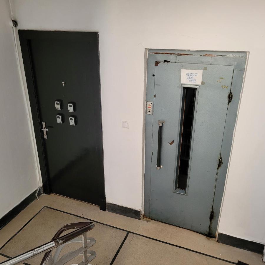 Anastasia Balcescu Apart 4 Self Check In Code From 2Pm Kitchen And Bedroom ブカレスト エクステリア 写真