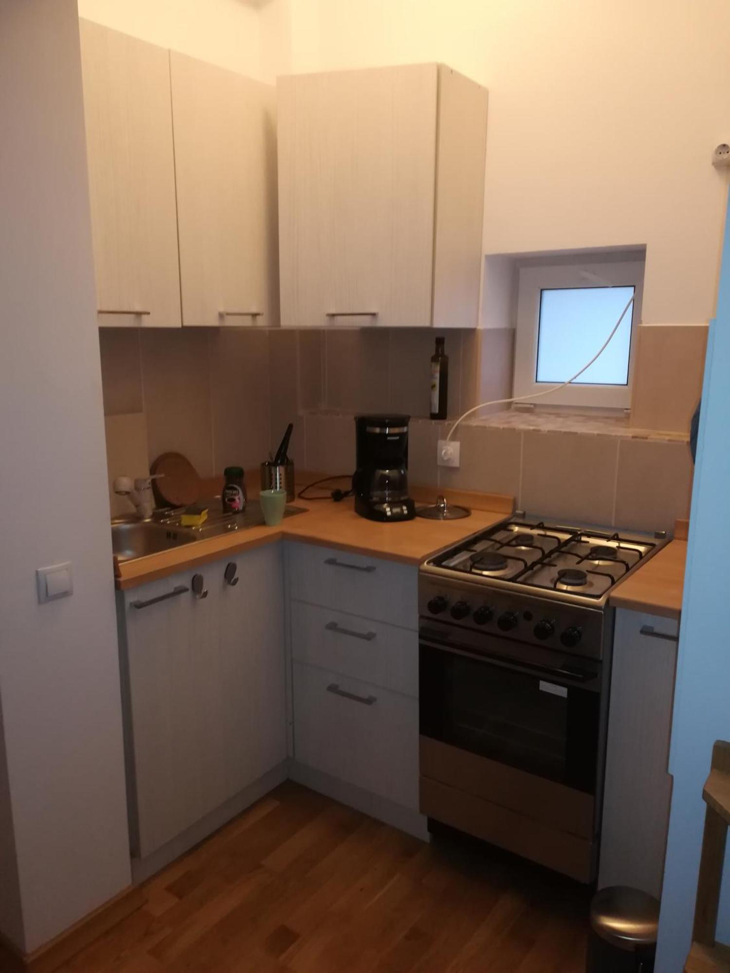 Anastasia Balcescu Apart 4 Self Check In Code From 2Pm Kitchen And Bedroom ブカレスト エクステリア 写真