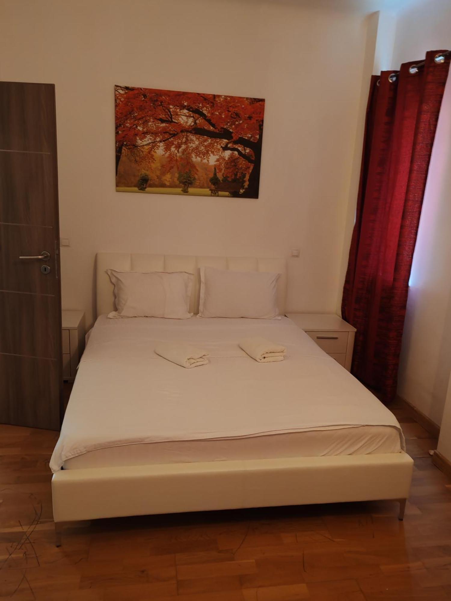 Anastasia Balcescu Apart 4 Self Check In Code From 2Pm Kitchen And Bedroom ブカレスト エクステリア 写真