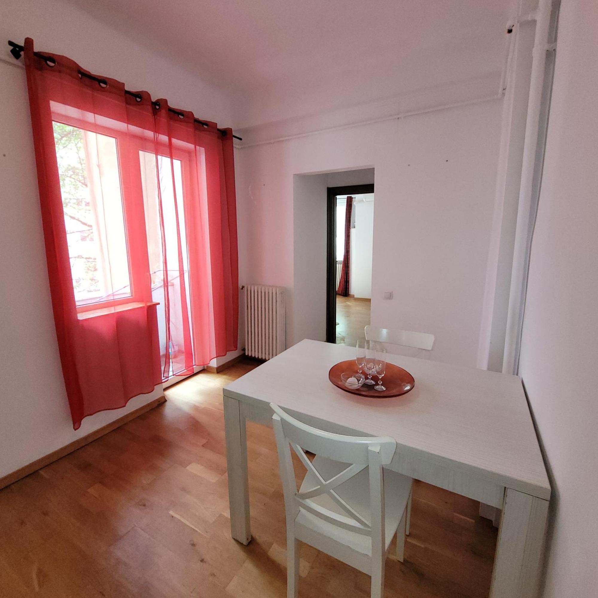 Anastasia Balcescu Apart 4 Self Check In Code From 2Pm Kitchen And Bedroom ブカレスト エクステリア 写真