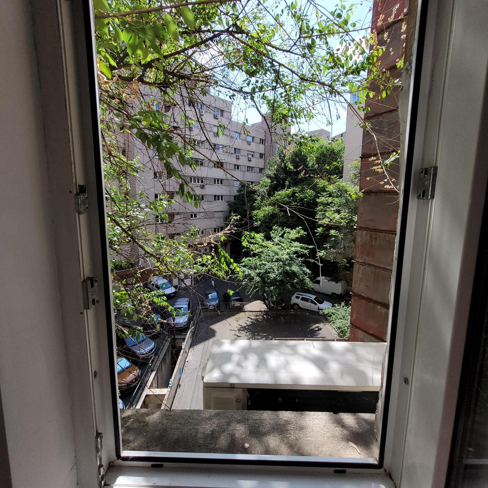 Anastasia Balcescu Apart 4 Self Check In Code From 2Pm Kitchen And Bedroom ブカレスト エクステリア 写真